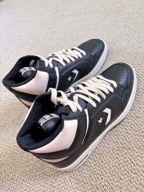 New WEAPON MID Converse - Black and White High-Top Athletic Sneakers